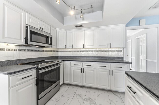 Building Photo - 1245 79th St S