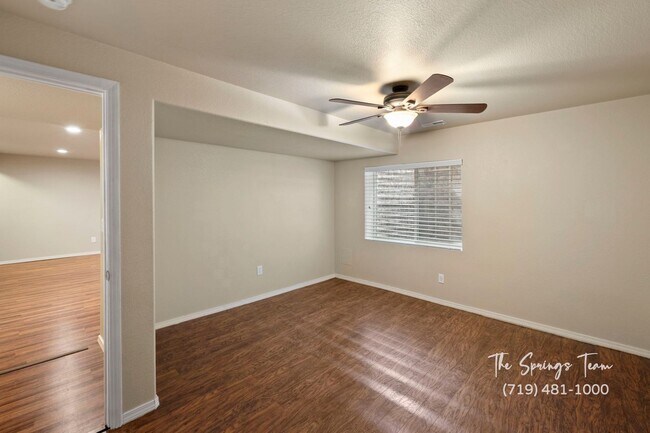 Building Photo - SPACIOUS SIX (6!!!) BD HOME IN LORSON RANC...