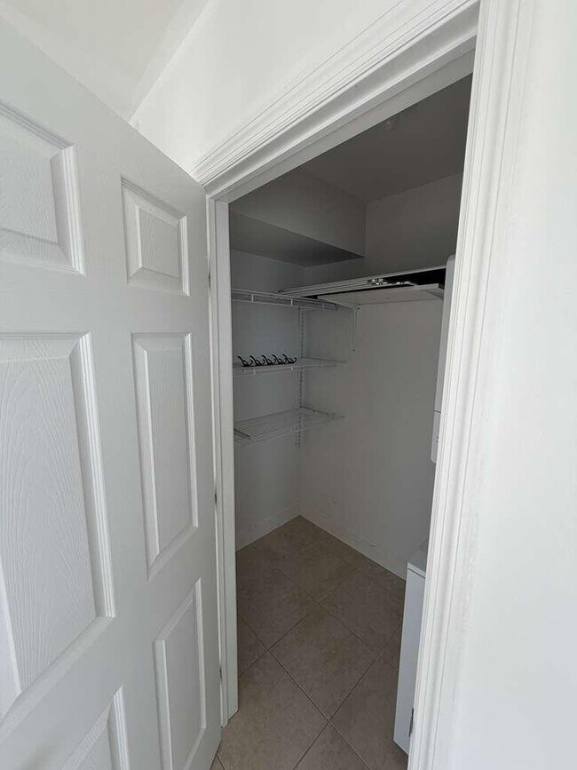 Building Photo - 9851 Sandalfoot Blvd