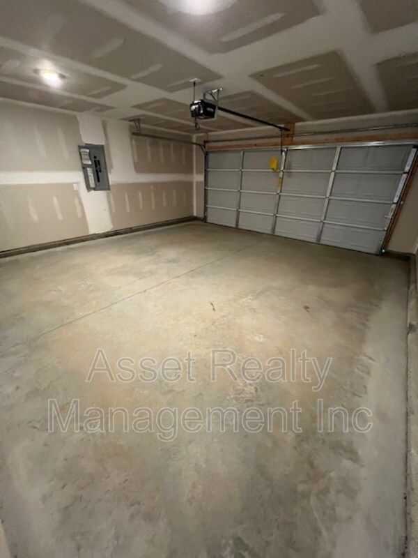 Building Photo - 305 Aspen Dr