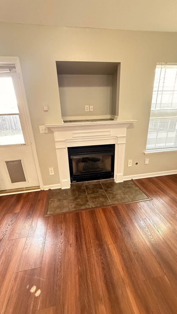 Building Photo - HOME FOR LEASE 4 BR 2 BATH RANCHSTYLE  SPLIT FLOOR PLAN AND OPEN  LARGE  FENCED BACKYARD  CONVENI...