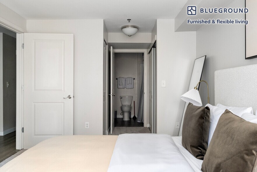 Building Photo - 526 Yale Ave N