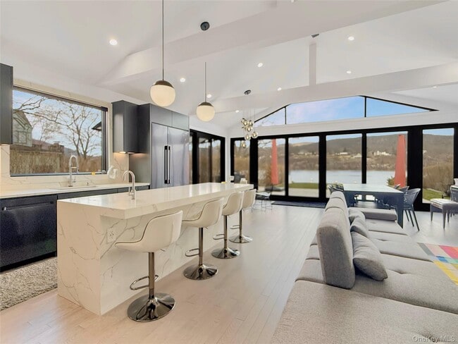 Building Photo - 12 Hudson River Ln