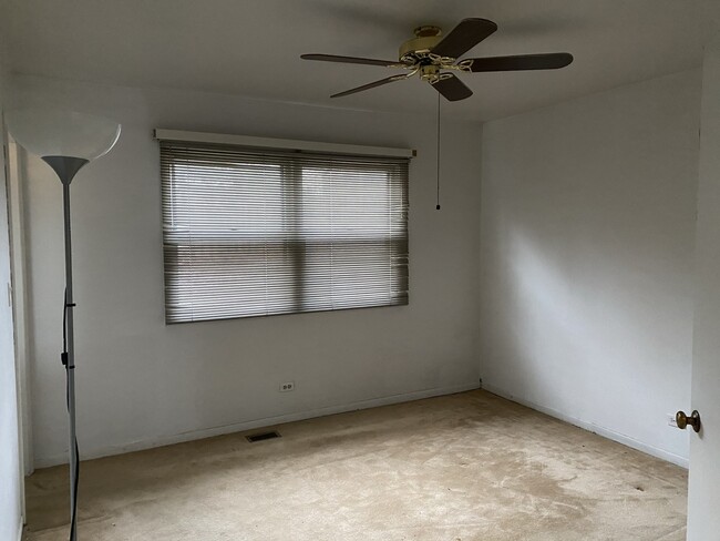 Building Photo - 115 Meadowbrook Ln