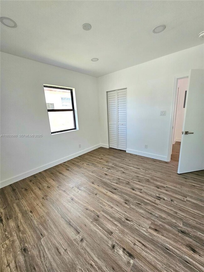 Building Photo - 1946 Pierce St