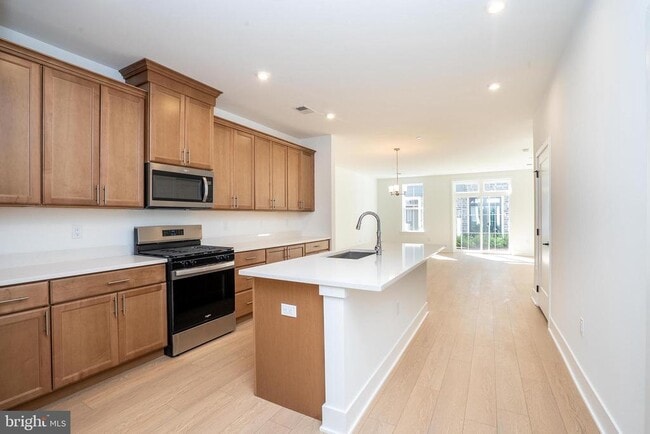 Building Photo - 8104 Donatello Dr