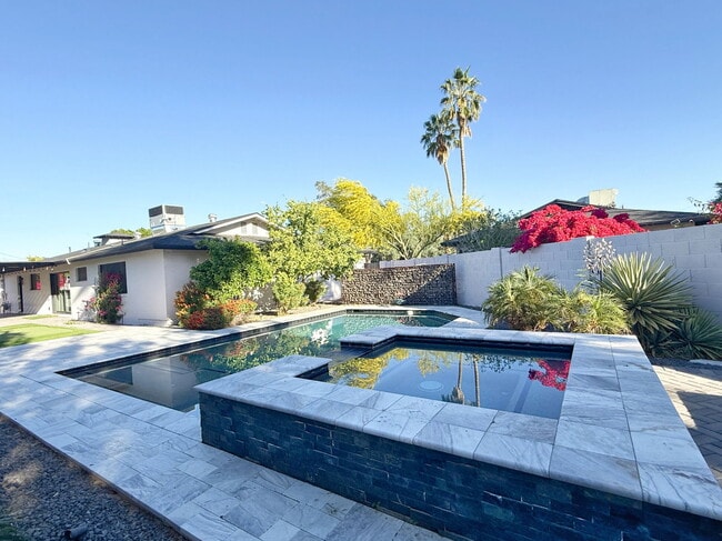 Building Photo - 8139 E Mulberry St