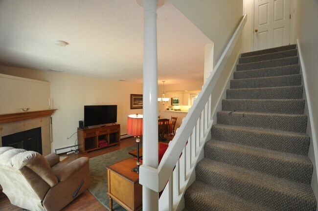 Building Photo - 181 Riverside Townhouses Rd