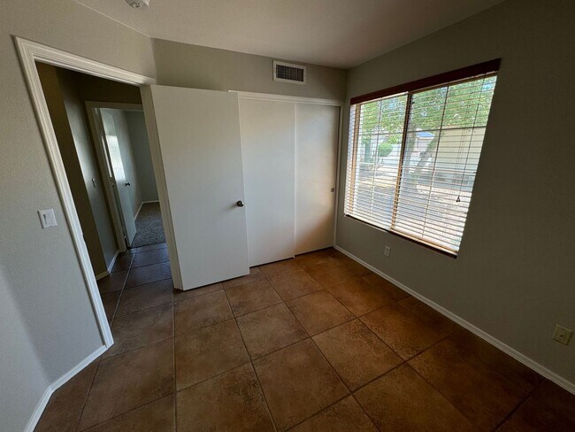 Building Photo - 3 Bedroom - 2 Bath - 1515 Sq. Ft. - in Gil...