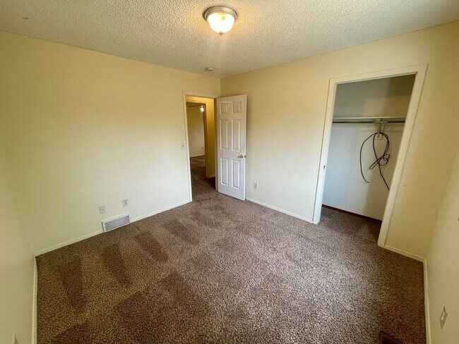 Building Photo - 4 Bed, 2 Bath Loveland, CO Home- Fenced Backyard, A/C, & 2 Car Garage!