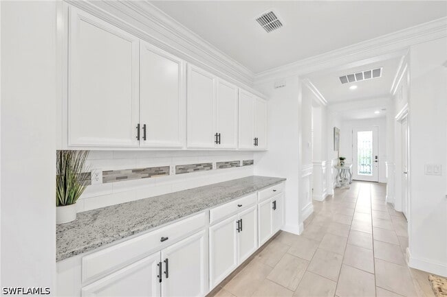 Building Photo - 2127 Hamlin St