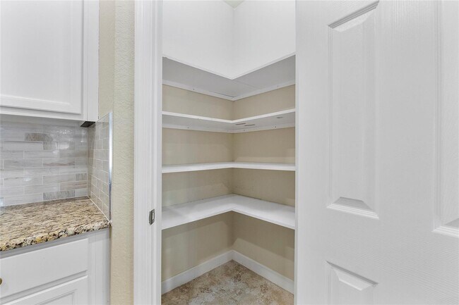 Building Photo - 10450 Wellington Parc Dr