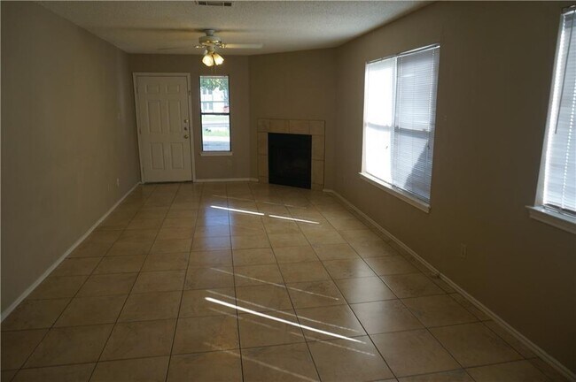 Building Photo - 609 Luther Dr