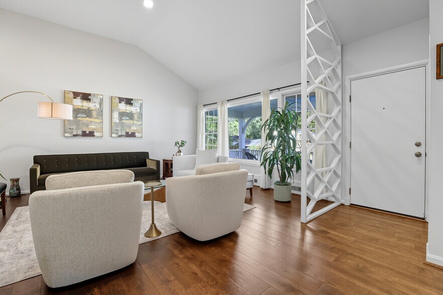 Building Photo - 9418 Balfour Dr
