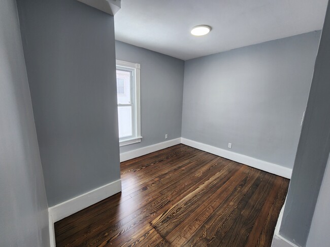 Building Photo - 121-123 Ridgeway Street