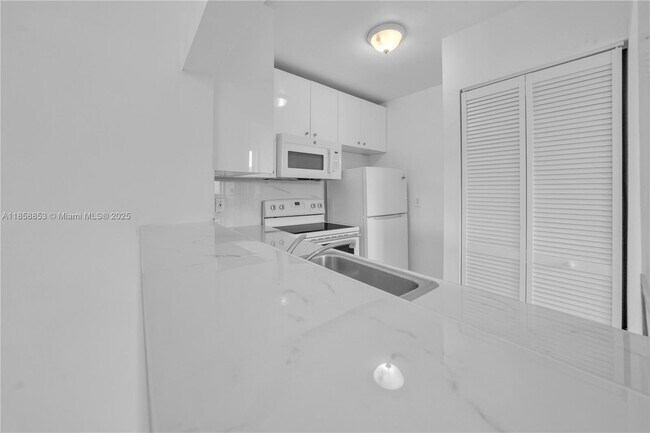 Building Photo - 1371 NW 3rd St