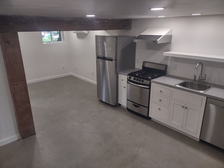 Building Photo - 1627 N Farragut St