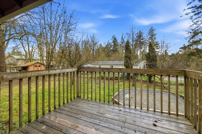 Building Photo - ONE LEVEL LIVING in Peaceful & Private Location!