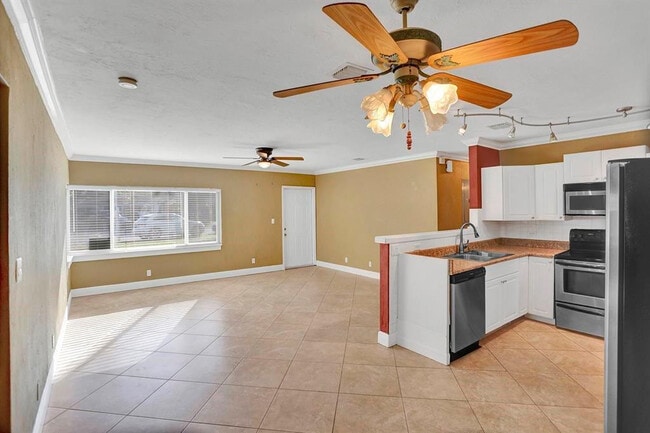 Building Photo - 1129 NW 7th Terrace