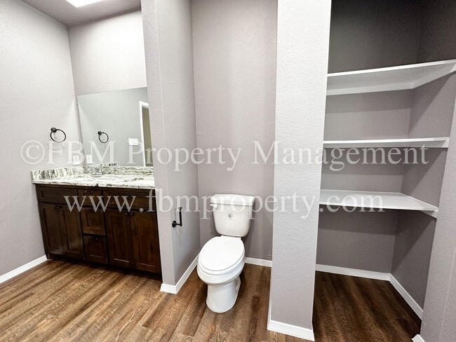 Building Photo - 431 Jannie St