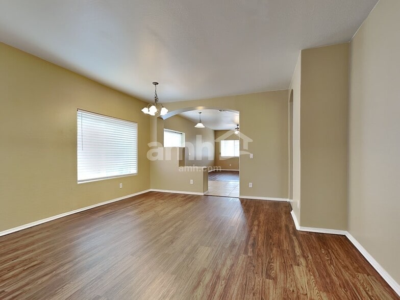 Building Photo - 11709 W Jefferson St