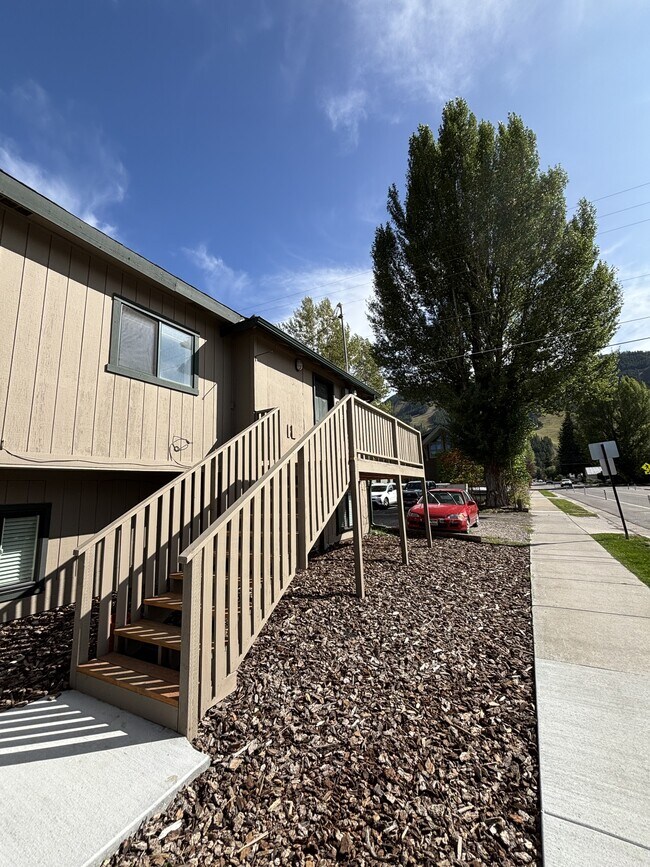 Building Photo - 110 S Willow St