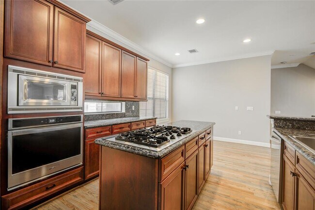 Building Photo - 5510 Blossom St