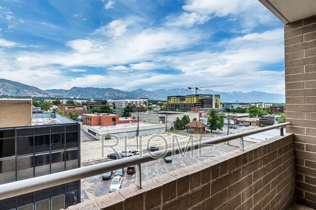 Building Photo - 230 E Broadway