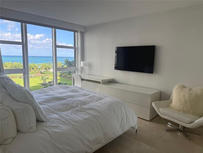 Building Photo - 10275 Collins Ave