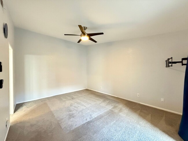 Building Photo - AVAILABLE NOW!! Upstairs 2 Bedroom 2 Bathroom Condo in Cathedral City!!