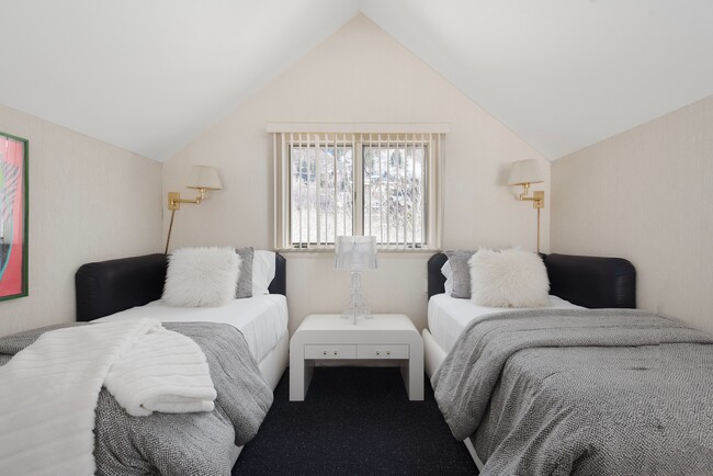 Building Photo - 60 Northway Dr