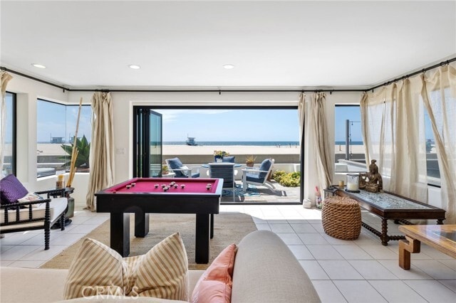 Building Photo - 536 The Strand