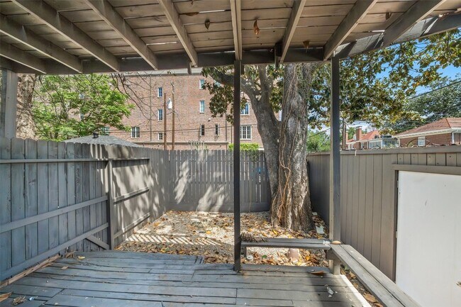 Building Photo - 518 Hawthorne St