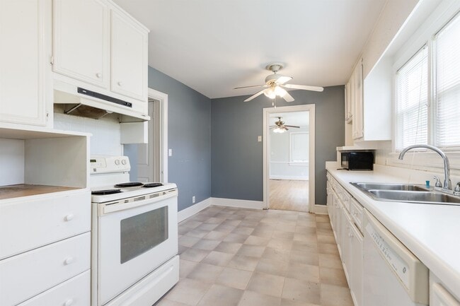 Building Photo - 119 Merrilat Ave