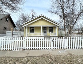 Building Photo - 2 Bed, 1 Bath Bungalow