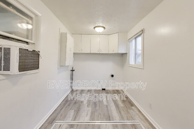 Building Photo - 2219 Hovey St