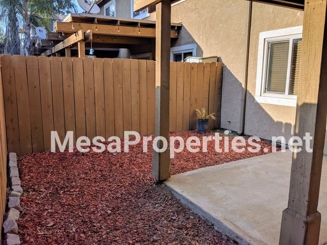 Building Photo - Very Nice 2 Bed 2 Bath Apartment in Ontario