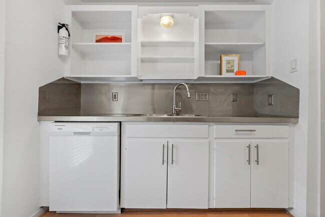 Building Photo - 217 E 12th St