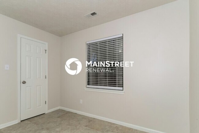 Building Photo - 3 Bedroom Pet-Friendly Home in INDIANAPOLIS, IN with Main Street Renewal