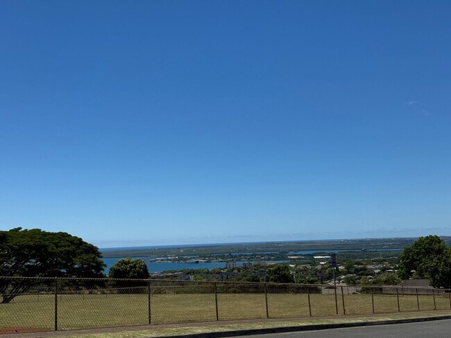 Building Photo - Newtown Estates, 3 bdrm, 2 bath, 2 car enc...