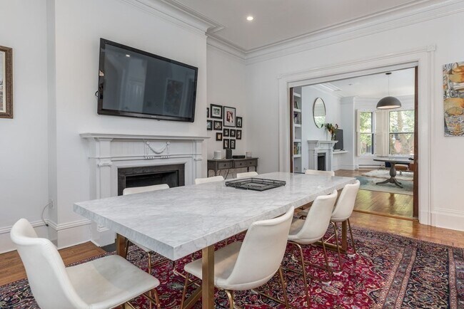 Building Photo - 375 Marlborough St