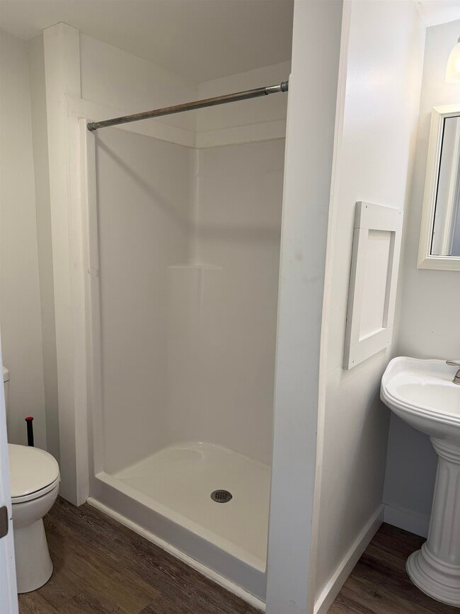 Building Photo - 473 Maple St