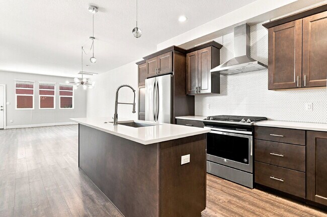Building Photo - $3,740.95 - 4 bed, 3.5 bath Updated Townhome in Englewood!
