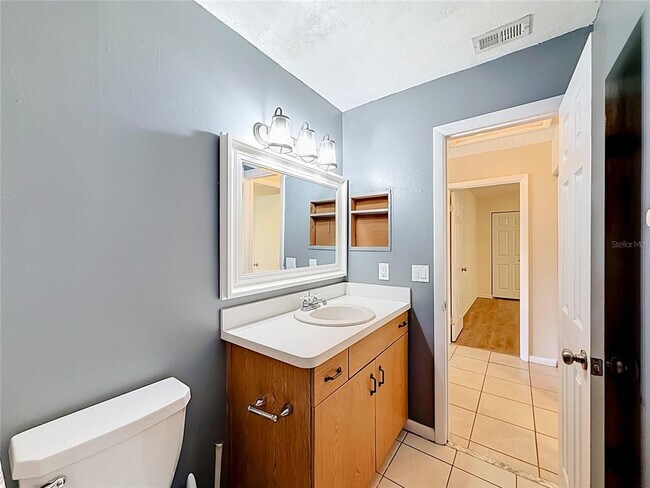 Building Photo - 4050 SE 20th Ct