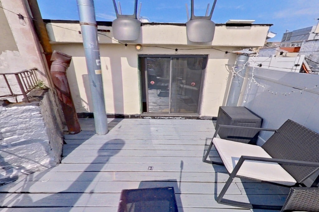 Building Photo - 410 E 13th St