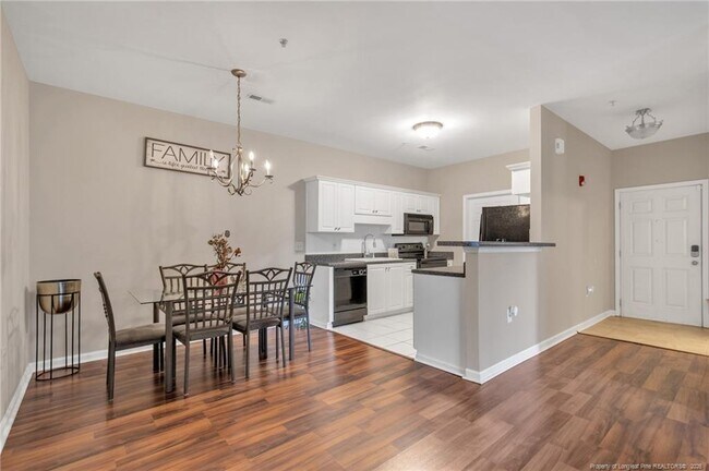 Building Photo - 625 Marshtree Ln