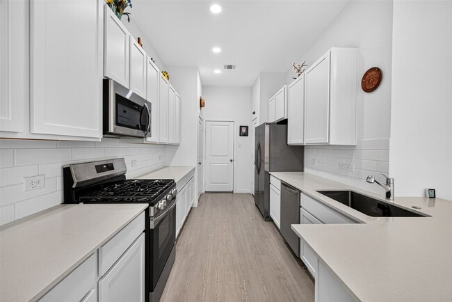 Building Photo - 2206 Via Cami Ln