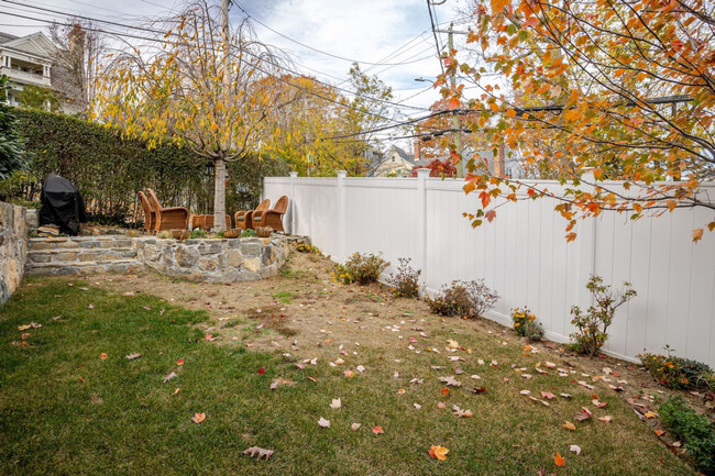 Building Photo - 3 Woodland Dr