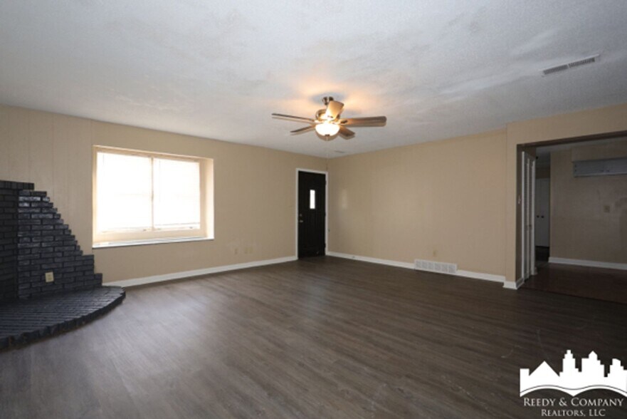 Building Photo - 5343 Cedar Bluff Dr