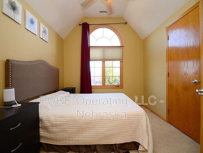 Building Photo - 2003 Crest Ridge Dr